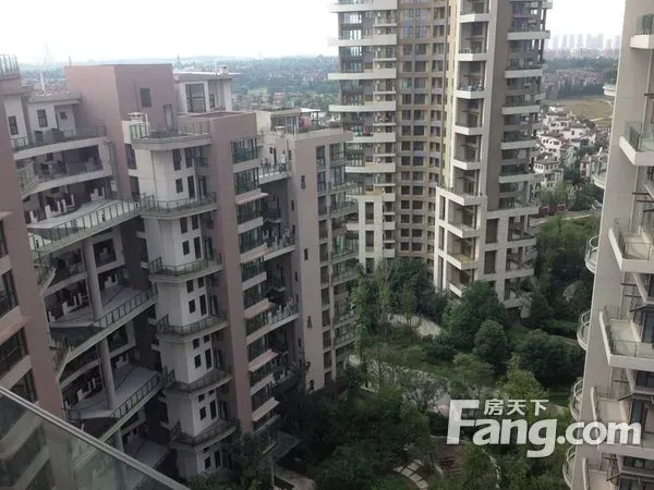 麓山国际半月湾3室2厅2卫东南朝向3500.00元/月出租