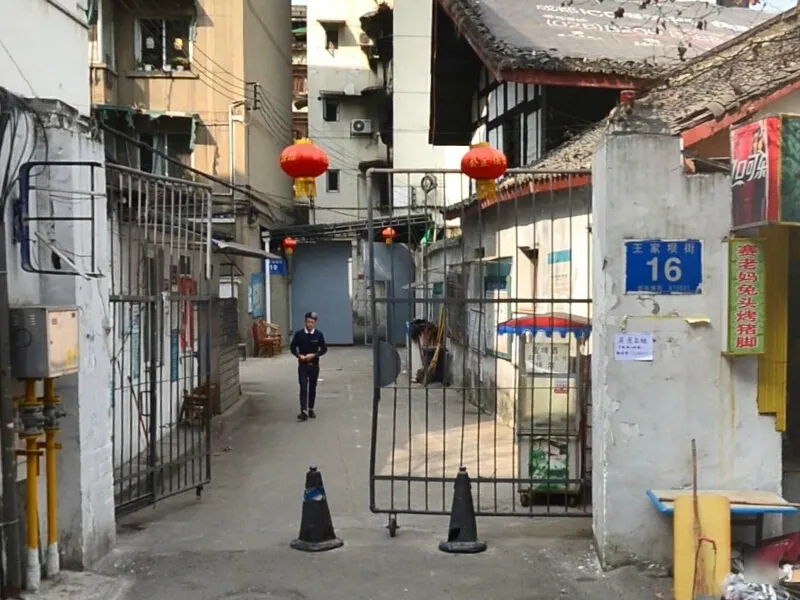 王家坝街16号院3室1厅1卫东朝向2700.00元/月出租