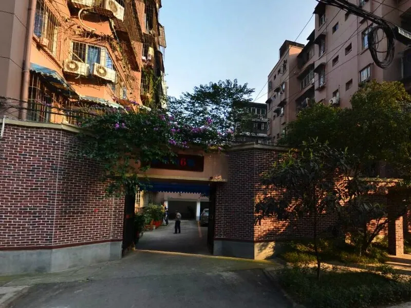 东新街2-6双号院2室1厅1卫北朝向2800.00元/月出租