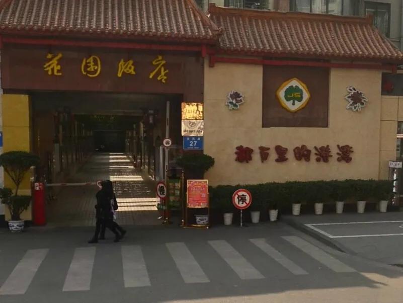 东风路27号院3室1厅1卫南朝向2400.00元/月出租