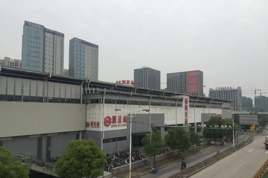 :周边配套:泗泾地铁站