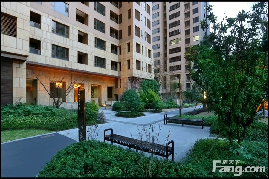 天祥广场3室1厅1卫南朝向4000.00元/月出租