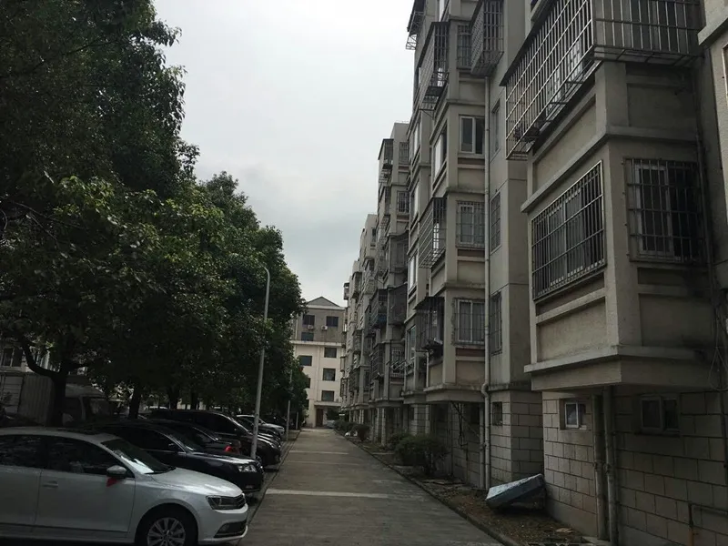 西湖南裕3室2厅1卫南朝向2300.00元/月出租