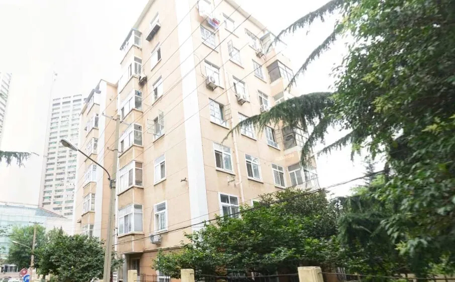 泰兴路小区4室1厅1卫南朝向3000.00元/月出租