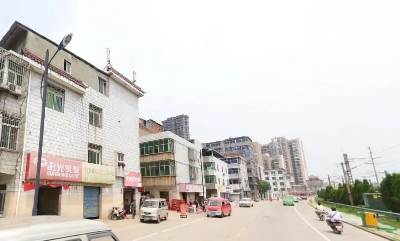 新街社区住宅楼3室2厅南朝向6000.00元/月出租