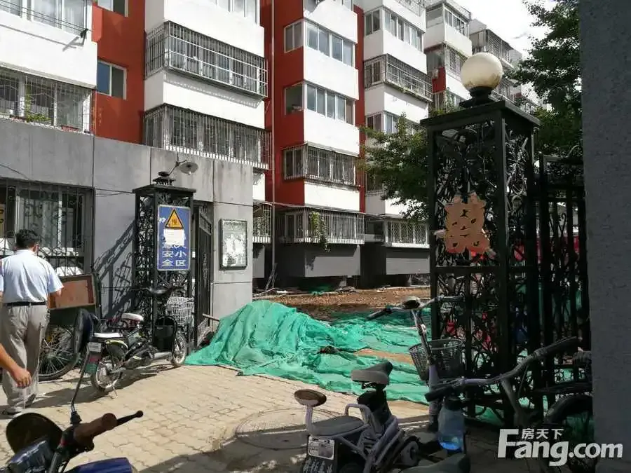 清真寺胡同16号院2室1厅1卫南北朝向3200.00元/月出租