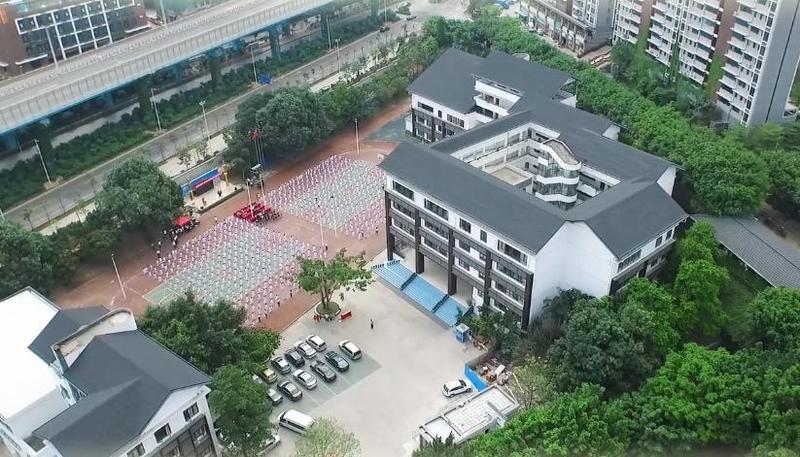 月亮湾小学,位于深圳市南山区兴海大道月亮湾花园旁
