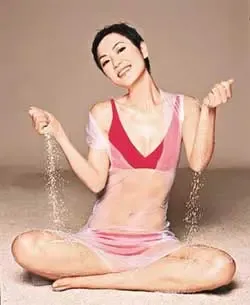 田蕊妮搬入刘德华的风水屋 新居人财两旺(图) 田蕊妮搬入刘德华的风水屋 新居人财两旺(图)