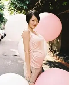 小S敲金钟4喜临门 公婆买“帝宝”亿万豪宅(图) 小S敲金钟4喜临门 公婆买“帝宝”亿万豪宅(图)