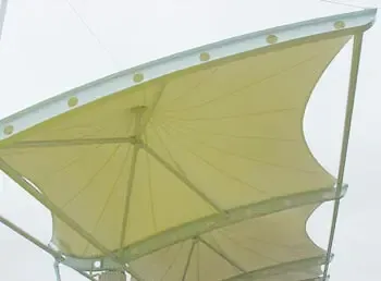 遮雨棚的垂檐要做成弧形、避免箭形;阳台遮雨棚的垂檐,不可呈箭形,对常进出阳台者身体不利。 遮雨棚的垂檐要做成弧形、避免箭形;阳台遮雨棚的垂檐,不可呈箭形,对常进出阳台者身体不利。