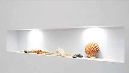 放置一些小饰品,配合灯光的使用,可以有效地调节浴室气氛。 放置一些小饰品,配合灯光的使用,可以有效地调节浴室气氛。