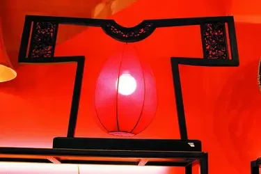 驻足回首"不想长大" 喜气暖意,坐等新年(组图) 驻足回首"不想长大" 喜气暖意,坐等新年(组图)