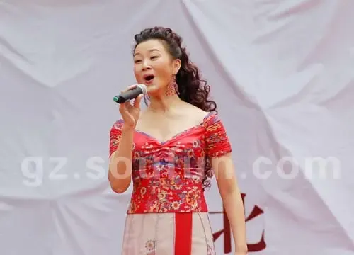 五一白云信步盛大开盘 宋祖英阎维文助阵演出 五一白云信步盛大开盘 宋祖英阎维文助阵演出