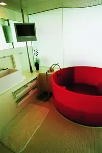 情调出游:找一个大浴缸泡出恋爱的甜蜜感觉(图) 情调出游:找一个大浴缸泡出恋爱的甜蜜感觉(图)