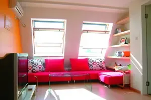 充分利用斜屋顶的夹角空间。 充分利用斜屋顶的夹角空间。