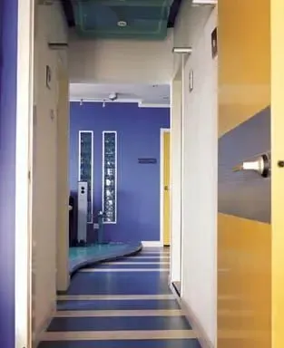 colourful在这个形容里是一个不折不扣的赞扬。 colourful在这个形容里是一个不折不扣的赞扬。