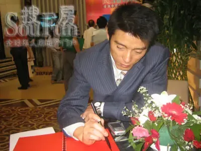 假日楼市专访:绿洲中环中心销售部经理蒋佳成