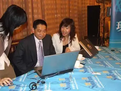 箭牌董事长谢岳荣参观搜房网直播现场 箭牌董事长谢岳荣参观搜房网直播现场