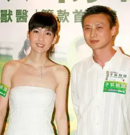 周慧敏欲出嫁秘密试婚纱 倪震急寻新千万豪宅(图) 周慧敏欲出嫁秘密试婚纱 倪震急寻新千万豪宅(图)