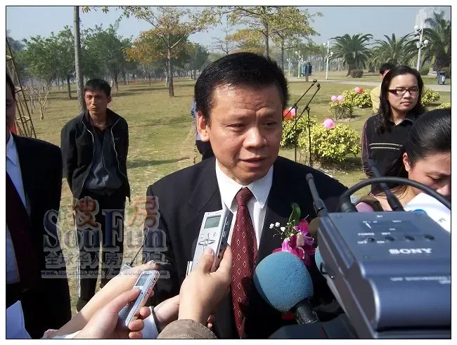 厦门市委常委、副市长、市慈善总会名誉会长詹沧洲接受采访 厦门市委常委、副市长、市慈善总会名誉会长詹沧洲接受采访