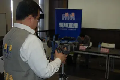 搜房记者进行现场直播 搜房记者进行现场直播