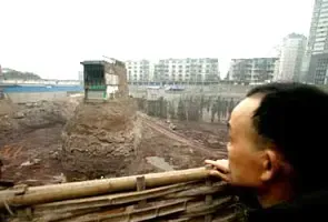 "史上最牛钉子户":我不是刁民 我只要房屋(图) "史上最牛钉子户":我不是刁民 我只要房屋(图)
