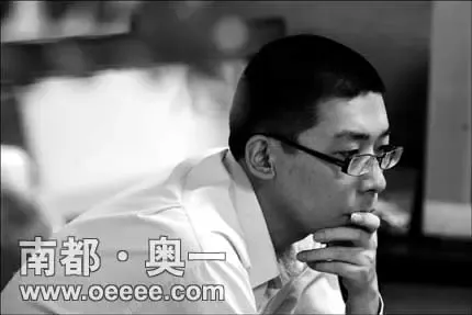 深圳买房族组成“砍价锄头” 包车看房集体砍价 深圳买房族组成“砍价锄头” 包车看房集体砍价