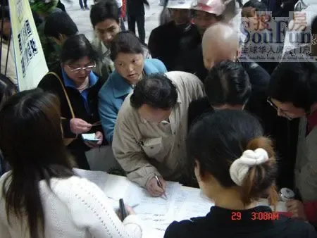 搜房网携手音乐频道:百人看房团招募现场火爆 搜房网携手音乐频道:百人看房团招募现场火爆