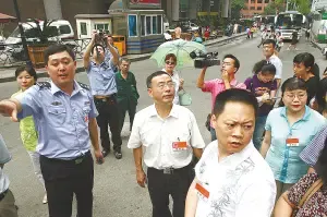 "中国西部第一街"解放碑CBD竟有危险路段