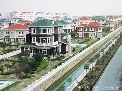 远看似城 近看是村 看中国最奢侈的农村(组图) 远看似城 近看是村 看中国最奢侈的农村(组图)