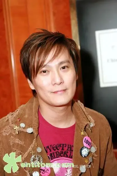 情歌王子张信哲:古朴典雅的古董之家(组图) 情歌王子张信哲:古朴典雅的古董之家(组图)