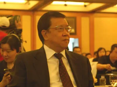 龙永图:行业暴利 对房产商就该征高税 龙永图:行业暴利 对房产商就该征高税