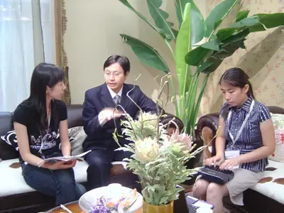 搜房家居网记者现场采访亚振蒋健 搜房家居网记者现场采访亚振蒋健