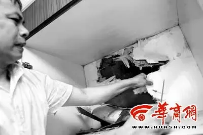 楼上一套改两套 楼下头顶厕所睡(图) 楼上一套改两套 楼下头顶厕所睡(图)