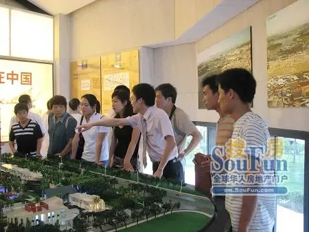 搜房看房团相约万科金域蓝湾 品牌房企深得人心 搜房看房团相约万科金域蓝湾 品牌房企深得人心