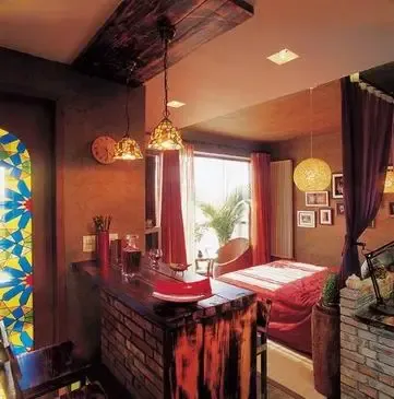 成都女歌手晾晒色彩小屋 堪比埃及艳后的宫殿 成都女歌手晾晒色彩小屋 堪比埃及艳后的宫殿