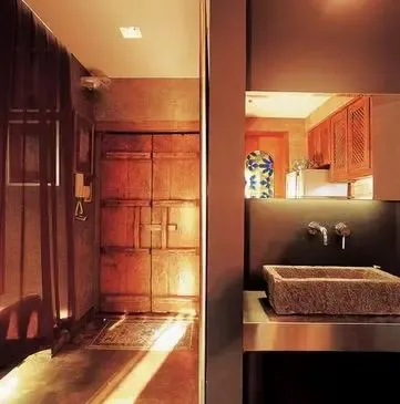 成都女歌手晾晒色彩小屋 堪比埃及艳后的宫殿 成都女歌手晾晒色彩小屋 堪比埃及艳后的宫殿