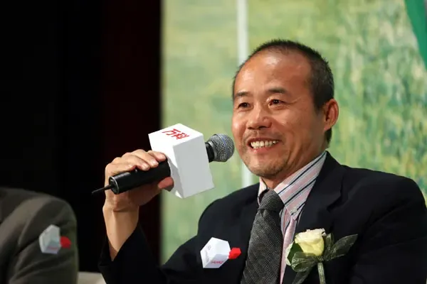王石:万科不囤地、不捂盘,为小股东赚钱 王石:万科不囤地、不捂盘,为小股东赚钱