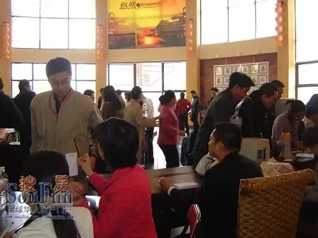 龙胤·凤凰城11月3日二次开盘强劲销售(组图) 龙胤·凤凰城11月3日二次开盘强劲销售(组图)