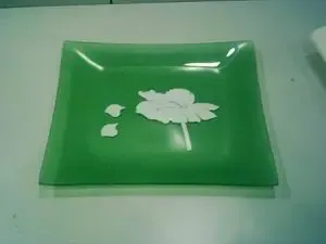 晶莹剔透的玻璃餐具 让家居生活变得清爽(图) 晶莹剔透的玻璃餐具 让家居生活变得清爽(图)