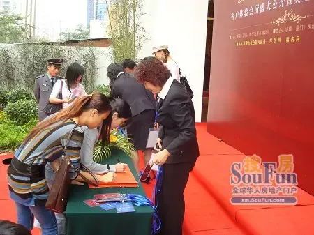 现场直播:英皇湖畔华庭客户体验会所正式公开仪式 现场直播:英皇湖畔华庭客户体验会所正式公开仪式