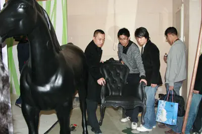 设计师吕永中现场设计字体与设计网页放大图片