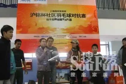 工作人员在告诉大家游戏规则 工作人员在告诉大家游戏规则