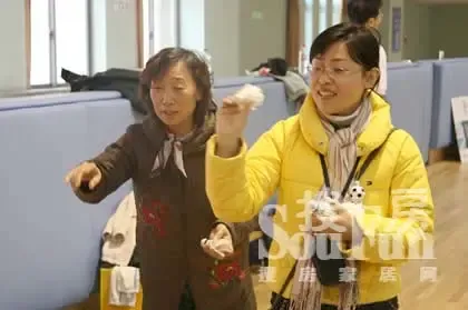 阿姨在指挥呢! 阿姨在指挥呢!