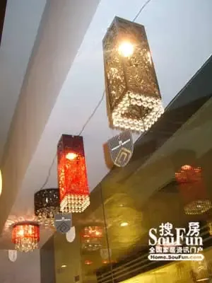 时尚“灯影”渐欲迷人眼 时尚“灯影”渐欲迷人眼