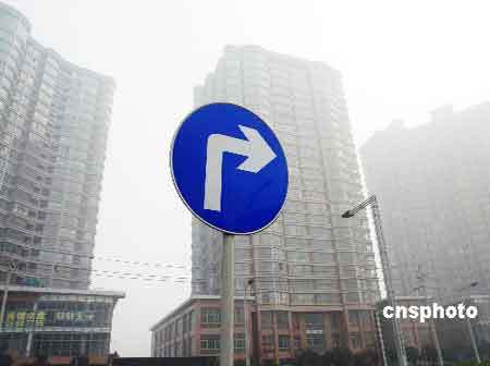 徐滇庆炮轰拐点论:房价非降不可违背规律 徐滇庆炮轰拐点论:房价非降不可违背规律