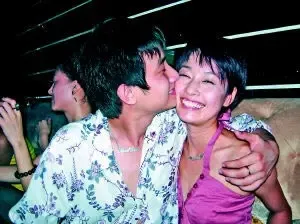 《奋斗》外主角大玩姐弟恋 向南竟爱上了夏琳 《奋斗》外主角大玩姐弟恋 向南竟爱上了夏琳