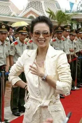 美女明星玩转地产住豪宅“烧钱比富有”(图) 美女明星玩转地产住豪宅“烧钱比富有”(图)