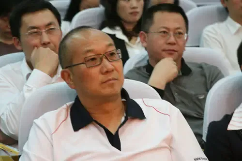 搜房人物访谈:听冯仑讲挣钱以外的道理(图) 搜房人物访谈:听冯仑讲挣钱以外的道理(图)