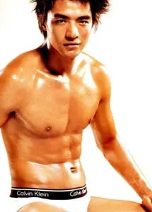 盘点拍过半裸写真的十大男星(组图)